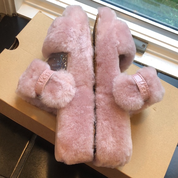 UGGS - Picture 7 of 11